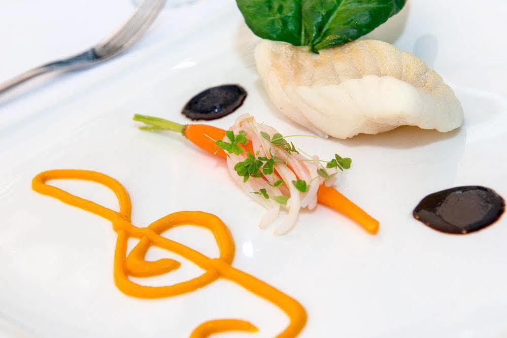 Hotel Spa Frederic Carrion Et Sa Table Gastronomique Viré Eksteriør bilde