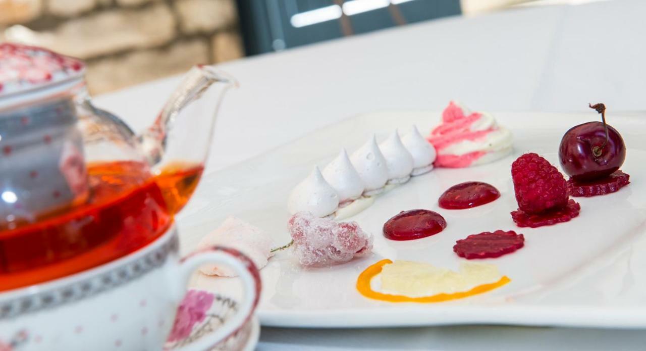 Hotel Spa Frederic Carrion Et Sa Table Gastronomique Viré Eksteriør bilde